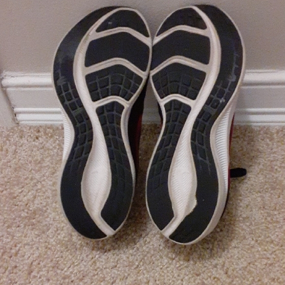 Nike Women's Black and Pink Running Shoes - Picture 6 of 9